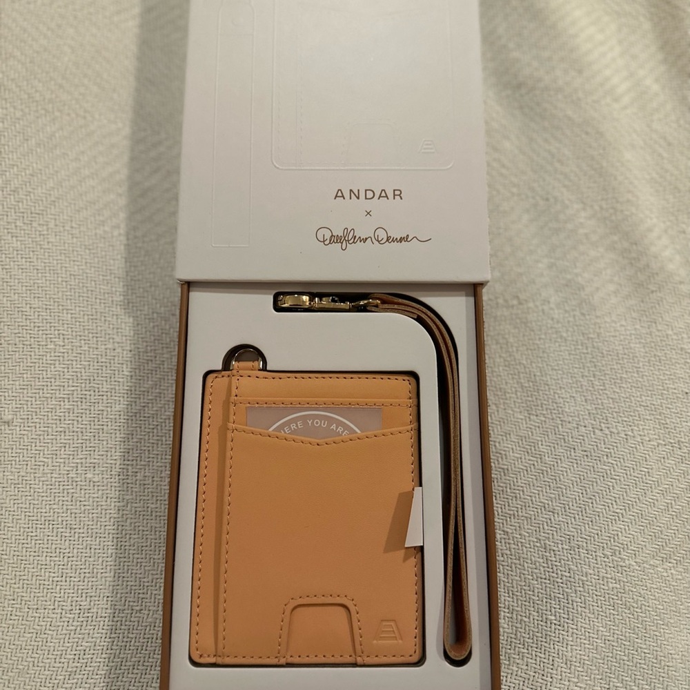 NWT Andar Peach Denner Wallet